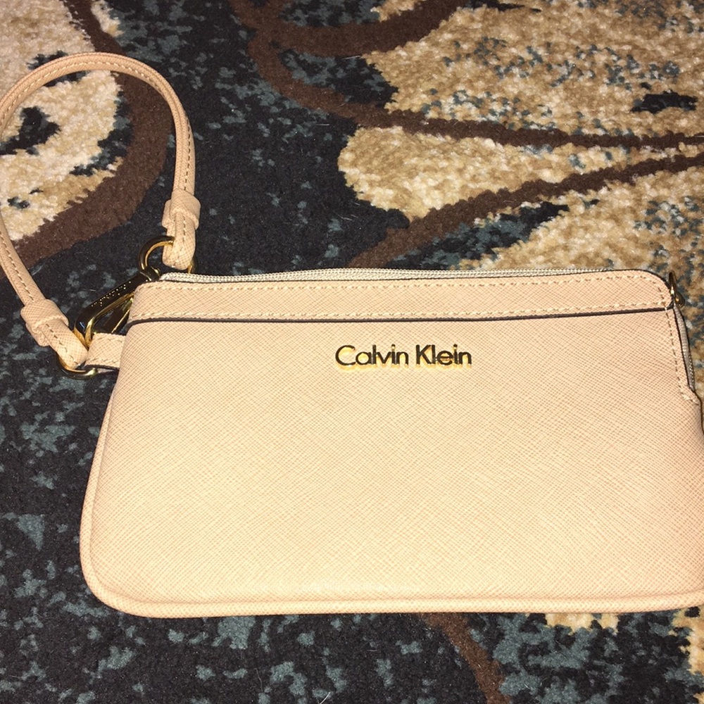 COPY - Calvin Klein Saffiano leather wristlet